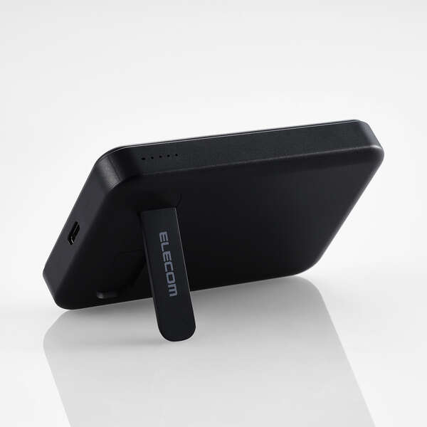 ワイヤレスモバイルバッテリー(5000mAh/スタンド付き) | エレコム