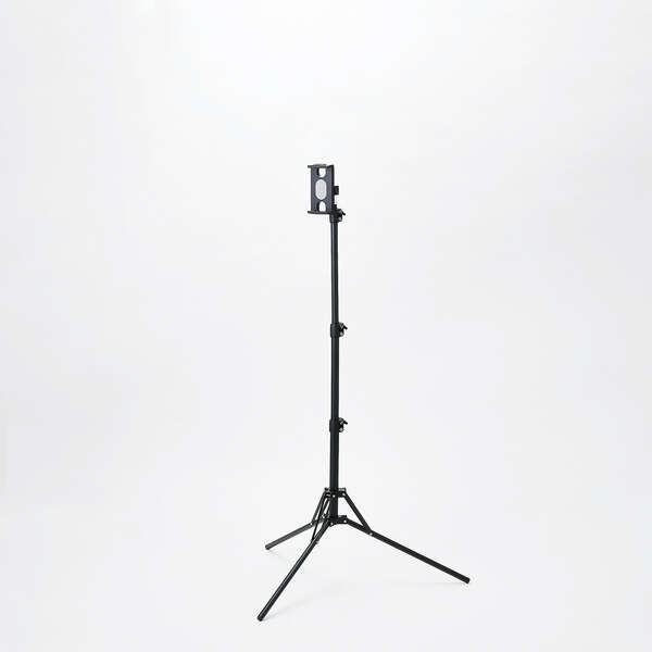 体勢に合わせて調整できるフロア置きタブレット三脚スタンド